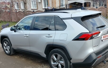 Toyota RAV4, 2020 год, 3 350 000 рублей, 9 фотография