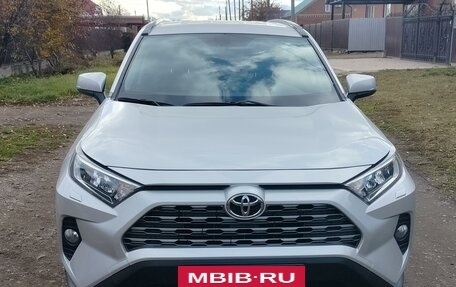 Toyota RAV4, 2020 год, 3 350 000 рублей, 13 фотография