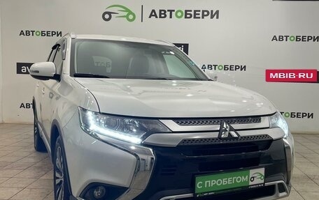 Mitsubishi Outlander III рестайлинг 3, 2019 год, 2 499 000 рублей, 8 фотография