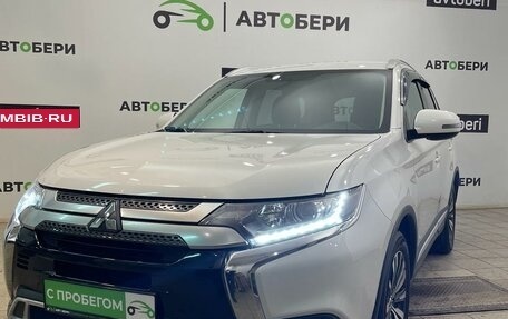 Mitsubishi Outlander III рестайлинг 3, 2019 год, 2 499 000 рублей, 2 фотография