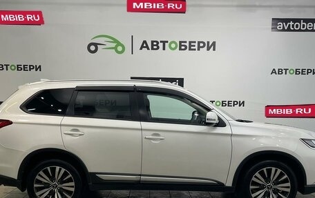 Mitsubishi Outlander III рестайлинг 3, 2019 год, 2 499 000 рублей, 7 фотография