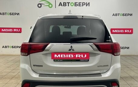 Mitsubishi Outlander III рестайлинг 3, 2019 год, 2 499 000 рублей, 5 фотография