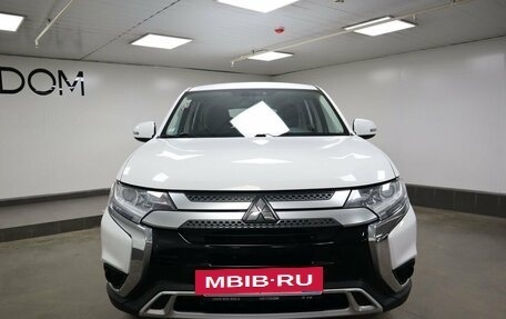 Mitsubishi Outlander III рестайлинг 3, 2020 год, 2 530 000 рублей, 3 фотография