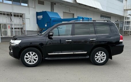 Toyota Land Cruiser 200, 2018 год, 7 300 000 рублей, 2 фотография