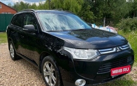 Mitsubishi Outlander III рестайлинг 3, 2014 год, 1 860 000 рублей, 1 фотография