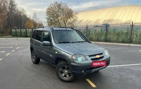 Chevrolet Niva I рестайлинг, 2017 год, 750 000 рублей, 3 фотография