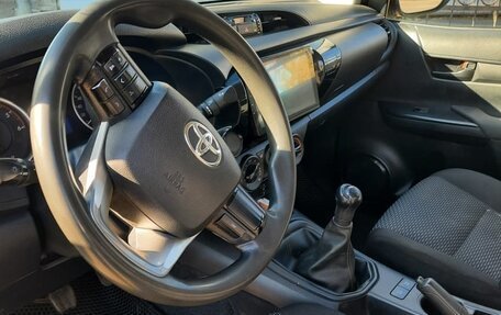 Toyota Hilux VIII, 2018 год, 2 600 000 рублей, 6 фотография