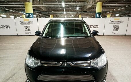 Mitsubishi Outlander III рестайлинг 3, 2013 год, 1 475 000 рублей, 2 фотография