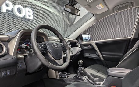 Toyota RAV4, 2015 год, 2 060 000 рублей, 21 фотография