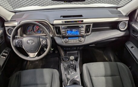 Toyota RAV4, 2015 год, 2 060 000 рублей, 28 фотография