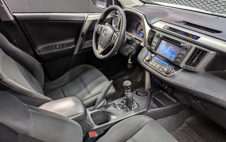 Toyota RAV4, 2015 год, 2 060 000 рублей, 34 фотография