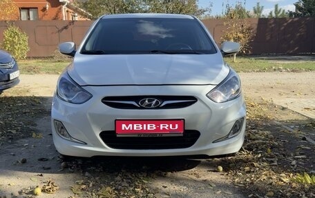 Hyundai Solaris II рестайлинг, 2011 год, 1 100 000 рублей, 1 фотография