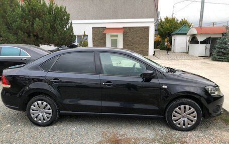 Volkswagen Polo VI (EU Market), 2011 год, 700 000 рублей, 2 фотография