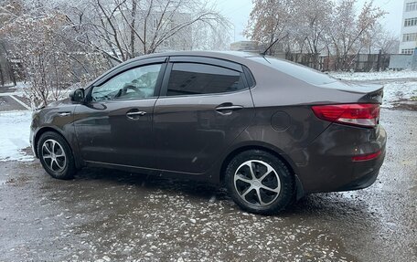 KIA Rio III рестайлинг, 2015 год, 940 000 рублей, 2 фотография