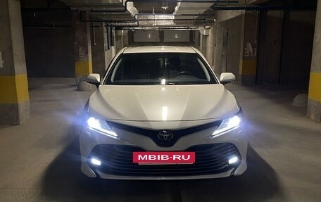 Toyota Camry, 2018 год, 2 800 000 рублей, 8 фотография