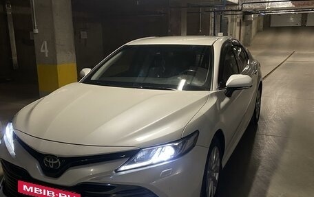 Toyota Camry, 2018 год, 2 800 000 рублей, 10 фотография