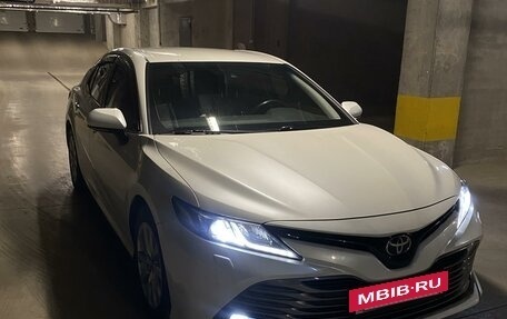 Toyota Camry, 2018 год, 2 800 000 рублей, 11 фотография