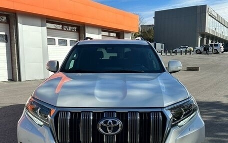 Toyota Land Cruiser Prado 150 рестайлинг 2, 2019 год, 5 650 000 рублей, 1 фотография