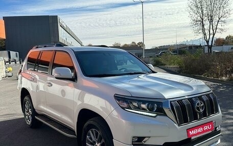 Toyota Land Cruiser Prado 150 рестайлинг 2, 2019 год, 5 650 000 рублей, 2 фотография