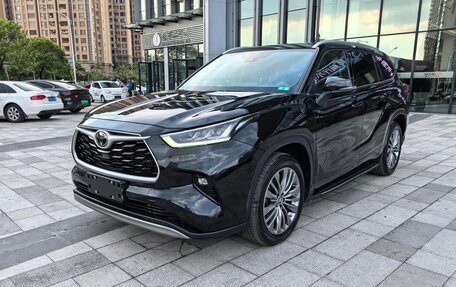 Toyota Highlander, 2022 год, 5 330 000 рублей, 3 фотография