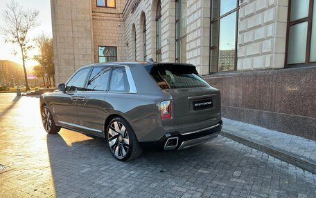 Rolls-Royce Cullinan, 2024 год, 99 000 000 рублей, 5 фотография