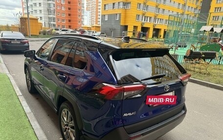 Toyota RAV4, 2021 год, 3 800 000 рублей, 2 фотография