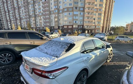 Toyota Camry, 2021 год, 2 300 000 рублей, 4 фотография