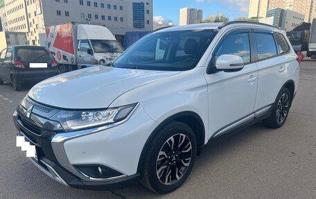 Mitsubishi Outlander III рестайлинг 3, 2021 год, 2 930 000 рублей, 1 фотография