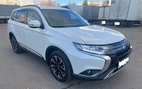 Mitsubishi Outlander III рестайлинг 3, 2021 год, 2 930 000 рублей, 2 фотография