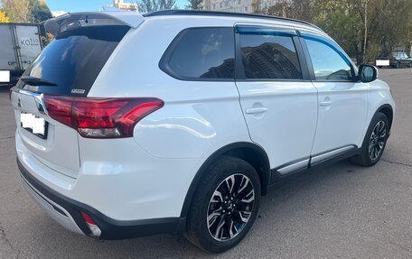 Mitsubishi Outlander III рестайлинг 3, 2021 год, 2 930 000 рублей, 7 фотография