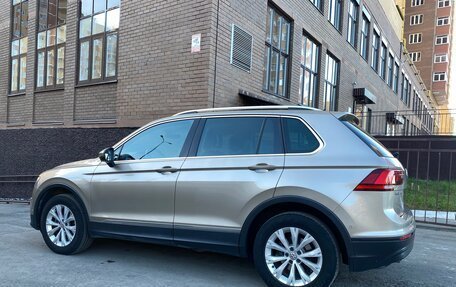 Volkswagen Tiguan II, 2017 год, 2 425 000 рублей, 2 фотография