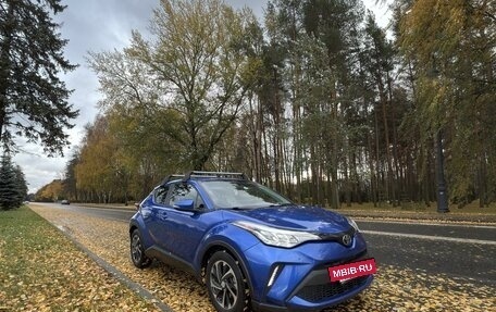 Toyota C-HR I рестайлинг, 2020 год, 2 700 000 рублей, 8 фотография