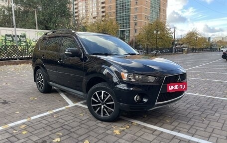 Mitsubishi Outlander III рестайлинг 3, 2011 год, 1 380 000 рублей, 3 фотография