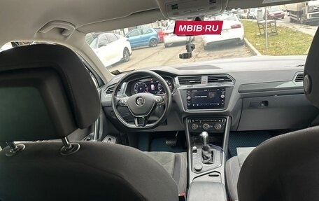 Volkswagen Tiguan II, 2018 год, 2 870 000 рублей, 13 фотография