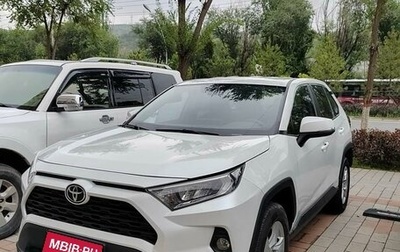 Toyota RAV4, 2021 год, 2 390 000 рублей, 1 фотография