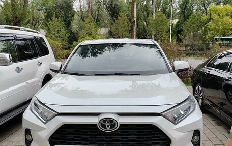 Toyota RAV4, 2021 год, 2 390 000 рублей, 5 фотография