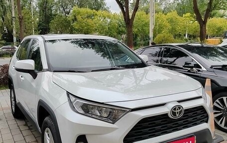 Toyota RAV4, 2021 год, 2 390 000 рублей, 4 фотография