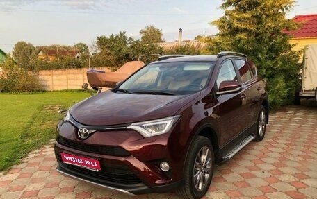 Toyota RAV4, 2018 год, 3 650 000 рублей, 1 фотография