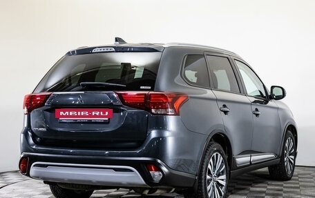 Mitsubishi Outlander III рестайлинг 3, 2020 год, 2 490 000 рублей, 5 фотография