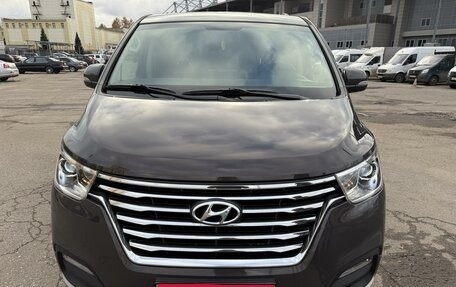 Hyundai Grand Starex Grand Starex I рестайлинг 2, 2019 год, 4 000 000 рублей, 1 фотография