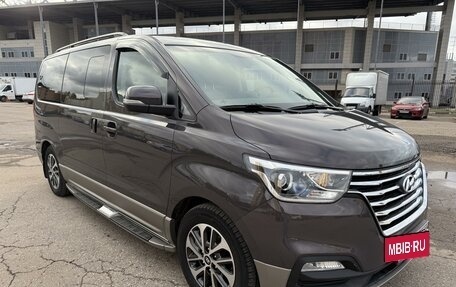 Hyundai Grand Starex Grand Starex I рестайлинг 2, 2019 год, 4 000 000 рублей, 10 фотография