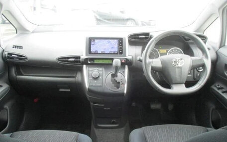 Toyota Wish II, 2011 год, 1 100 000 рублей, 12 фотография