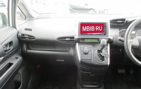 Toyota Wish II, 2011 год, 1 100 000 рублей, 13 фотография