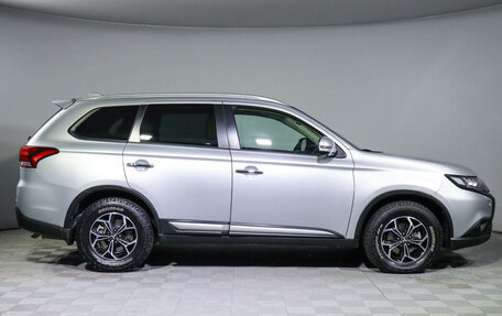 Mitsubishi Outlander III рестайлинг 3, 2019 год, 3 030 000 рублей, 4 фотография