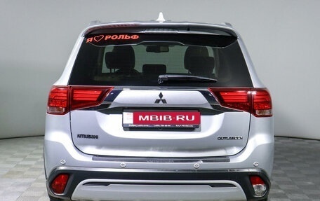 Mitsubishi Outlander III рестайлинг 3, 2019 год, 3 030 000 рублей, 6 фотография