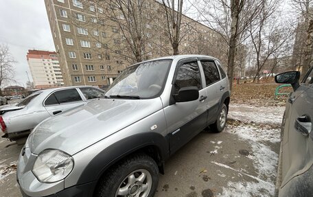 Chevrolet Niva I рестайлинг, 2011 год, 560 000 рублей, 4 фотография