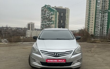 Hyundai Solaris II рестайлинг, 2016 год, 675 000 рублей, 1 фотография