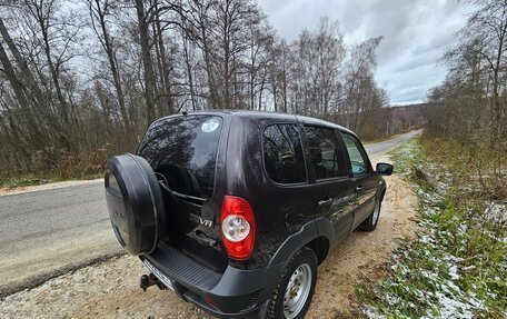 Chevrolet Niva I рестайлинг, 2017 год, 755 000 рублей, 5 фотография