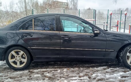 Mercedes-Benz C-Класс, 2005 год, 640 000 рублей, 2 фотография