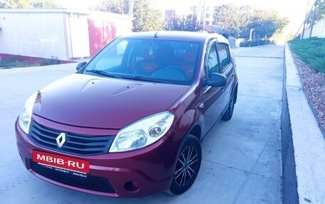 Renault Sandero I, 2012 год, 695 000 рублей, 2 фотография